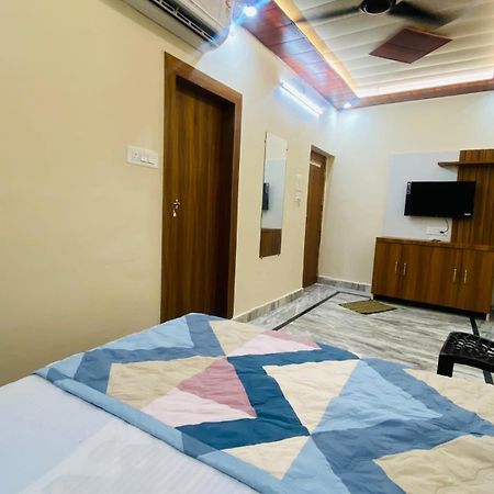 The Raman Palace- A Budget Hotel Mathura Exterior foto