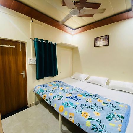 The Raman Palace- A Budget Hotel Mathura Exterior foto
