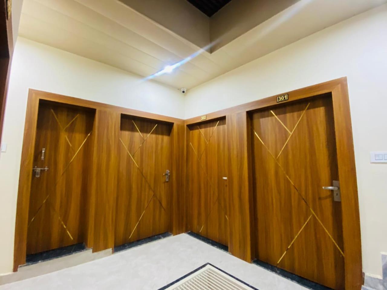 The Raman Palace- A Budget Hotel Mathura Exterior foto