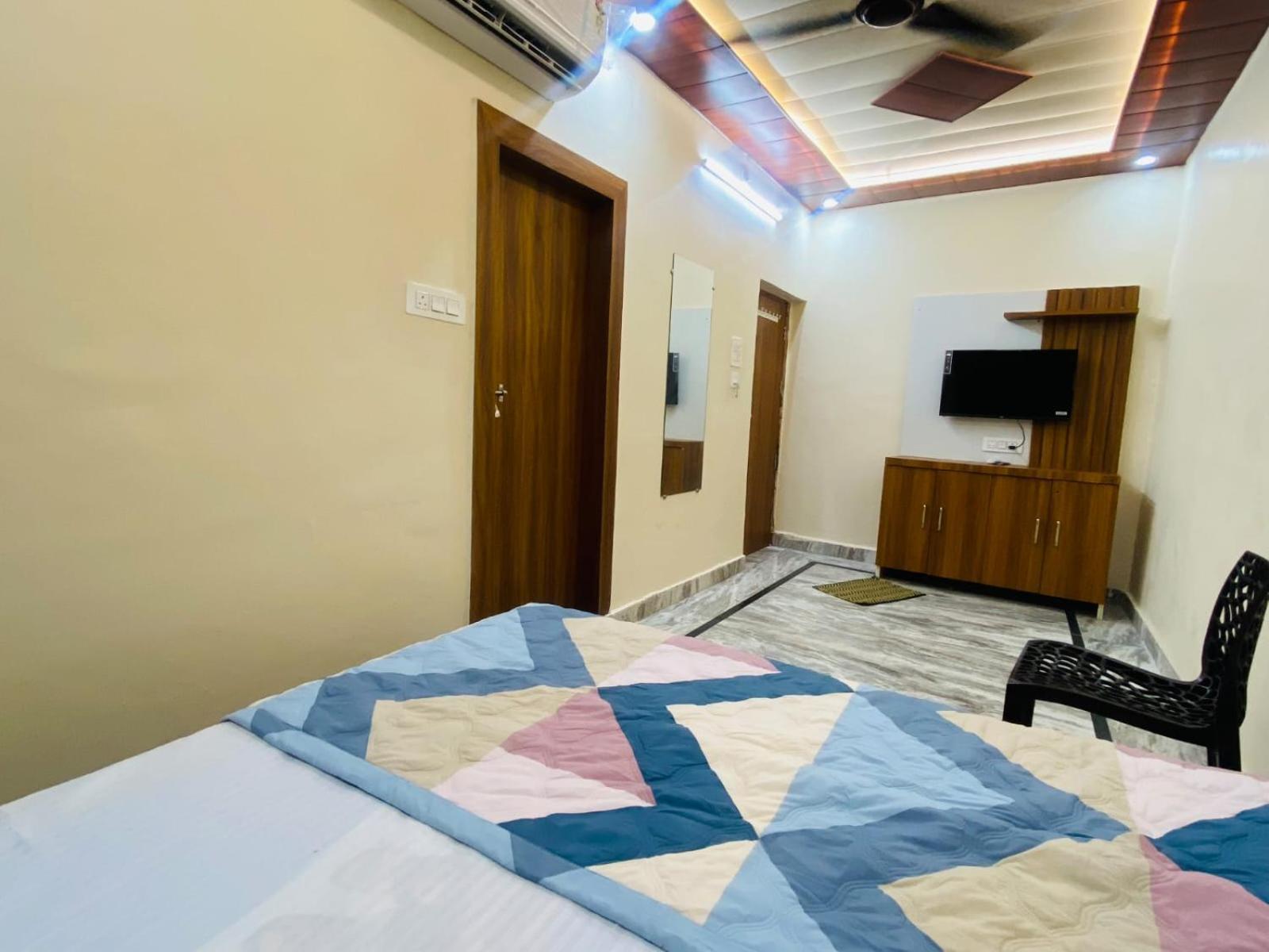 The Raman Palace- A Budget Hotel Mathura Exterior foto