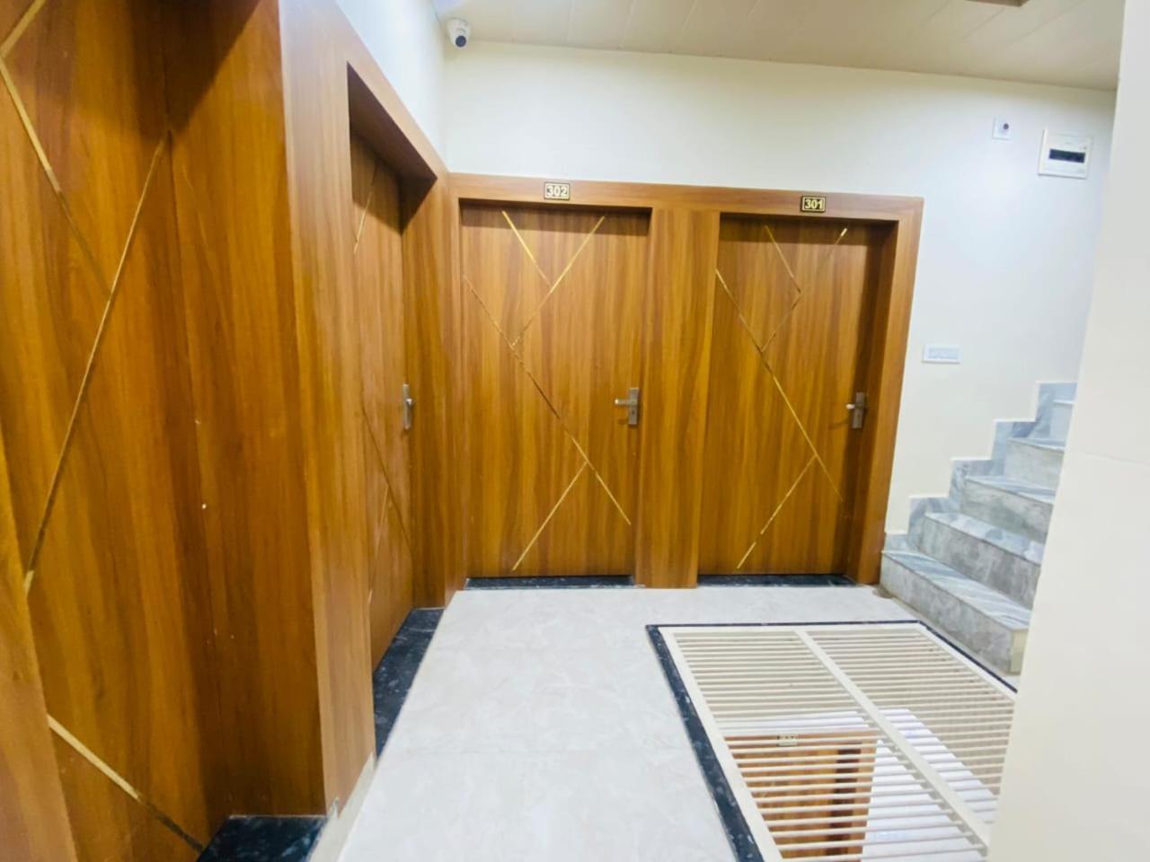 The Raman Palace- A Budget Hotel Mathura Exterior foto