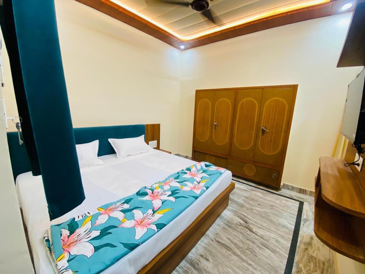 The Raman Palace- A Budget Hotel Mathura Exterior foto
