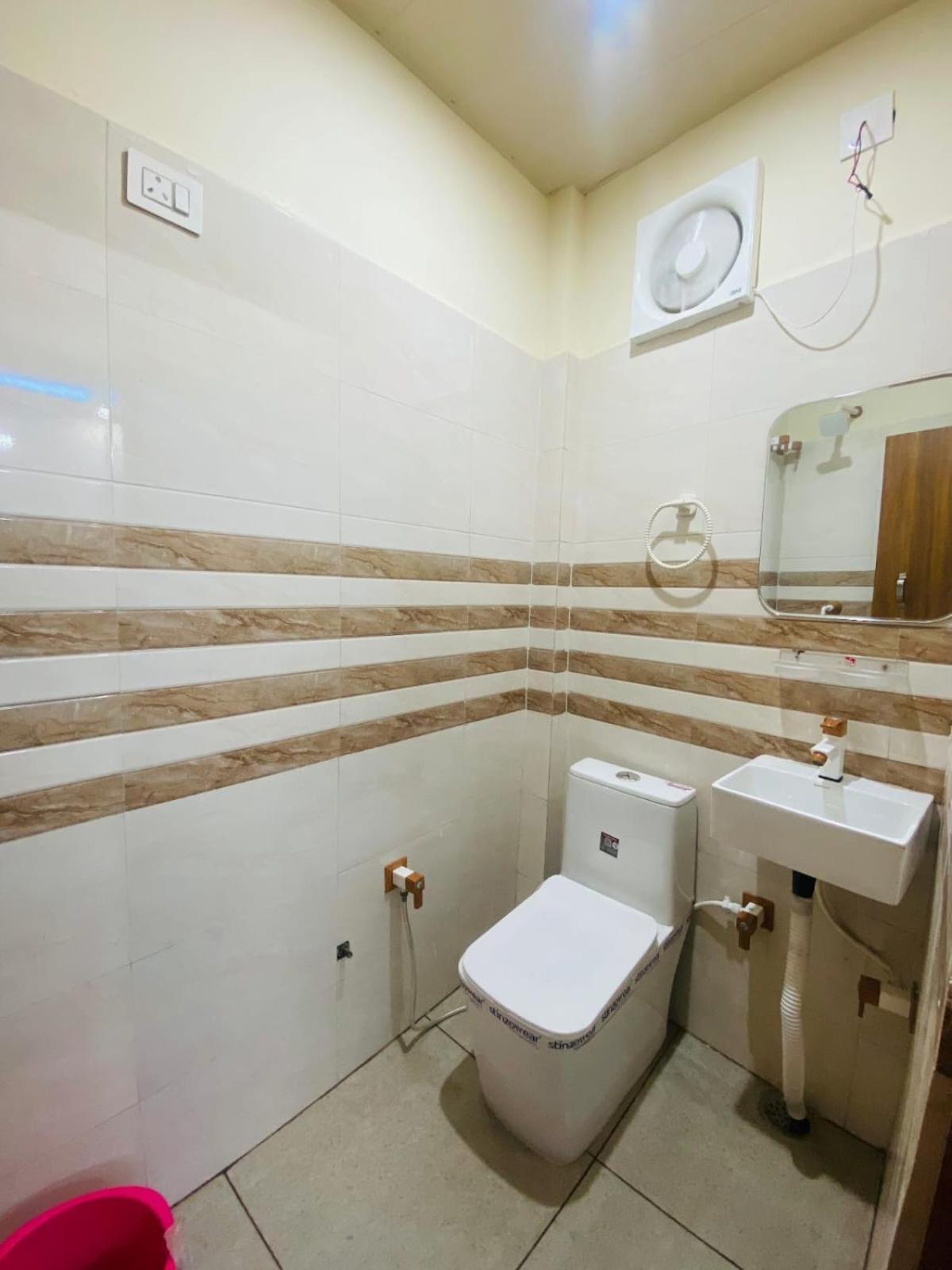 The Raman Palace- A Budget Hotel Mathura Exterior foto