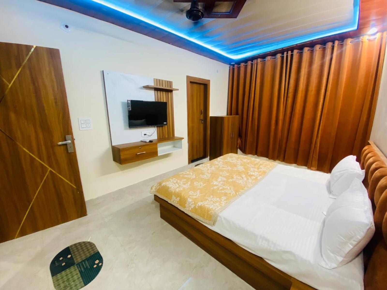 The Raman Palace- A Budget Hotel Mathura Exterior foto