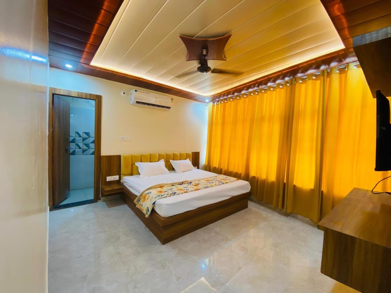 The Raman Palace- A Budget Hotel Mathura Exterior foto