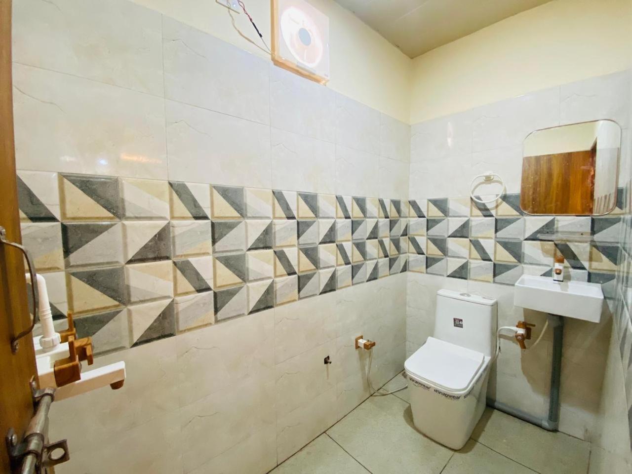 The Raman Palace- A Budget Hotel Mathura Exterior foto
