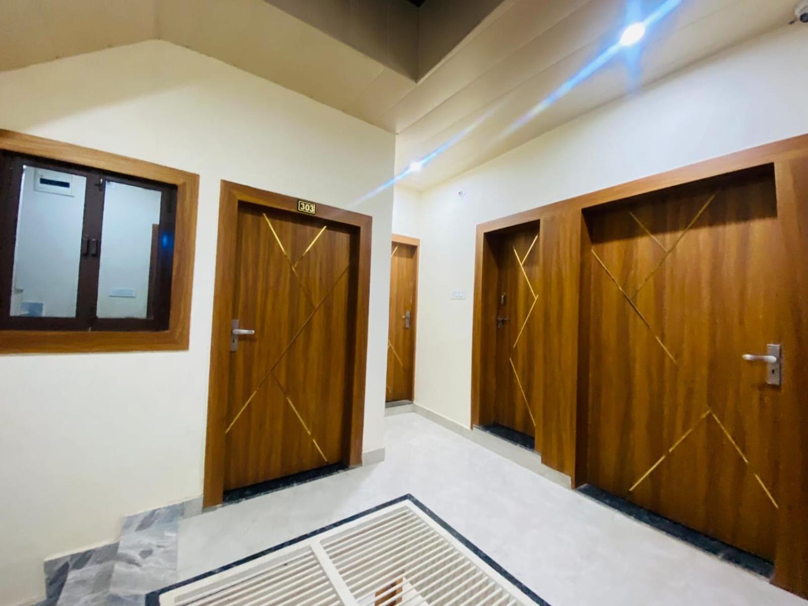 The Raman Palace- A Budget Hotel Mathura Exterior foto