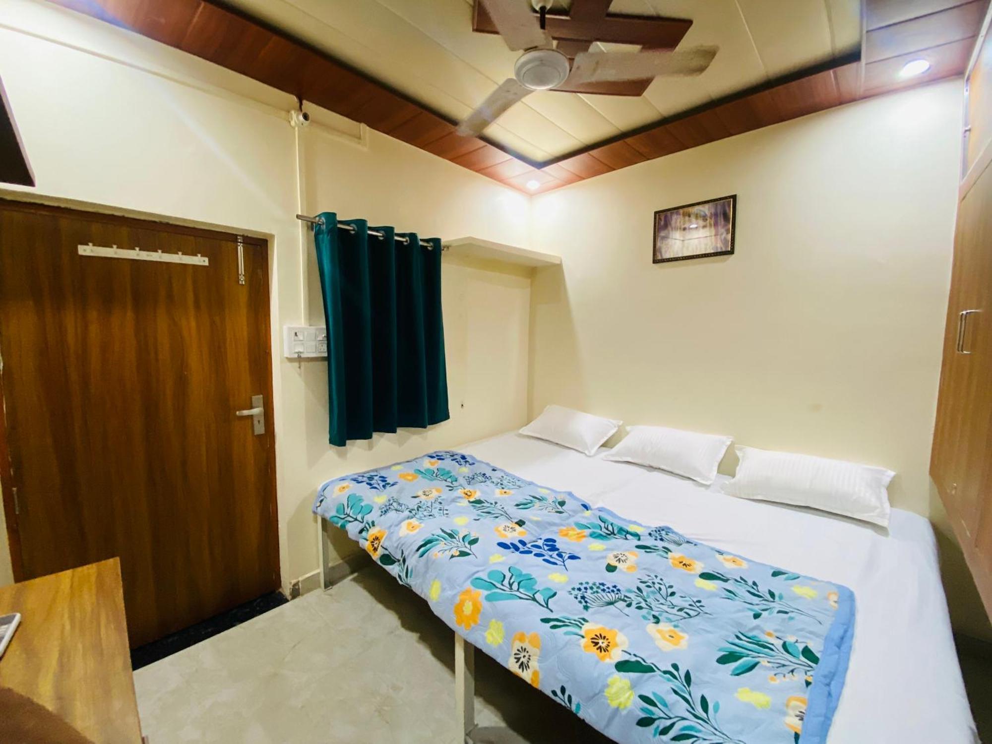 The Raman Palace- A Budget Hotel Mathura Exterior foto