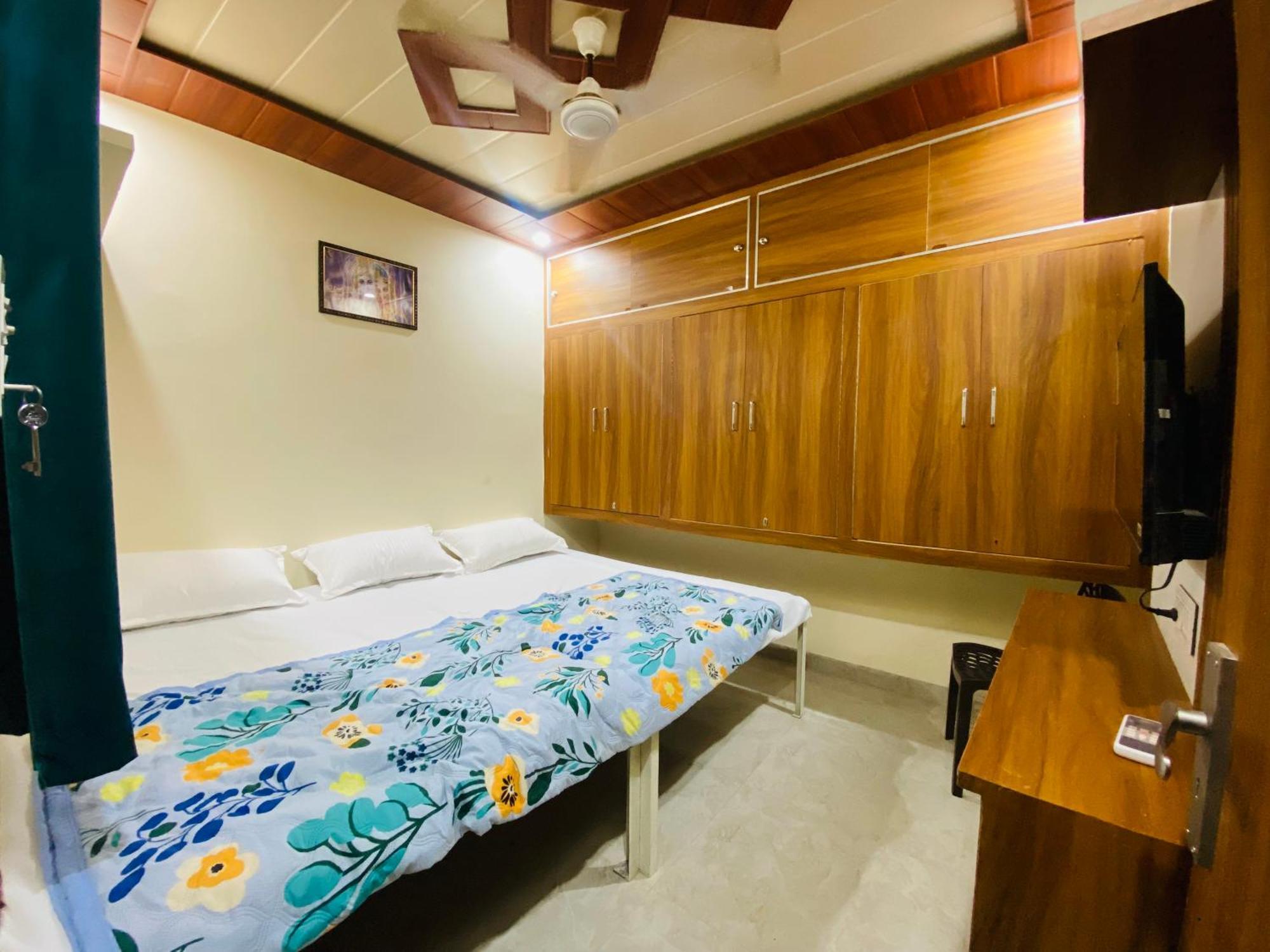The Raman Palace- A Budget Hotel Mathura Exterior foto
